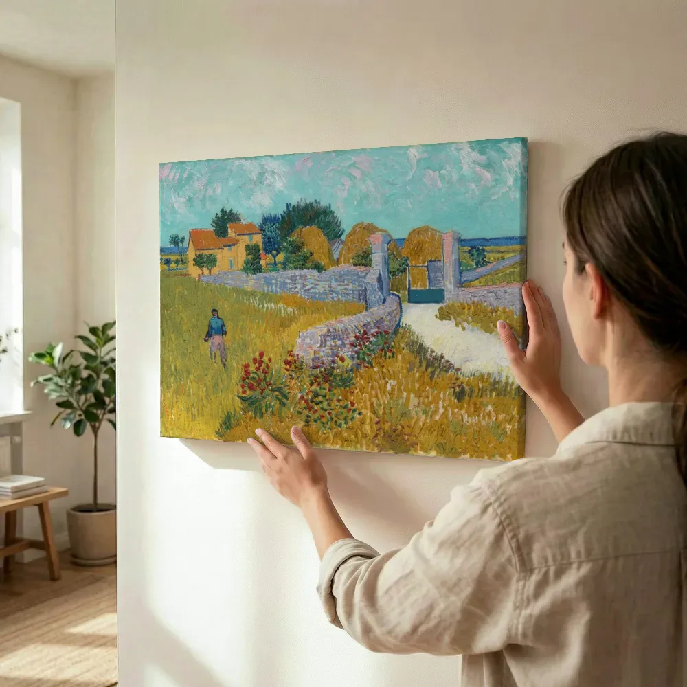 Sfeerimpressie: Boerderij in de Provence van Vincent van Gogh terwijl het wordt opgehangen