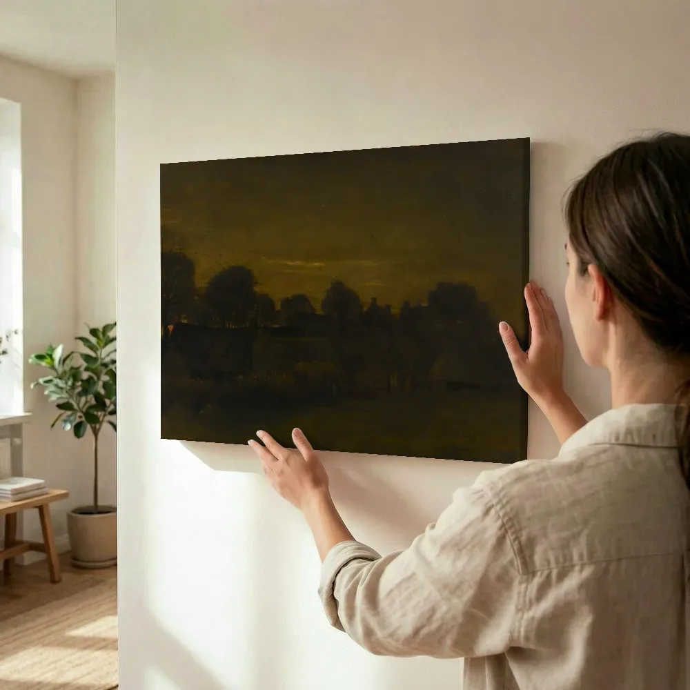 Sfeerimpressie: Boerendorp in de avond van Vincent van Gogh terwijl het wordt opgehangen