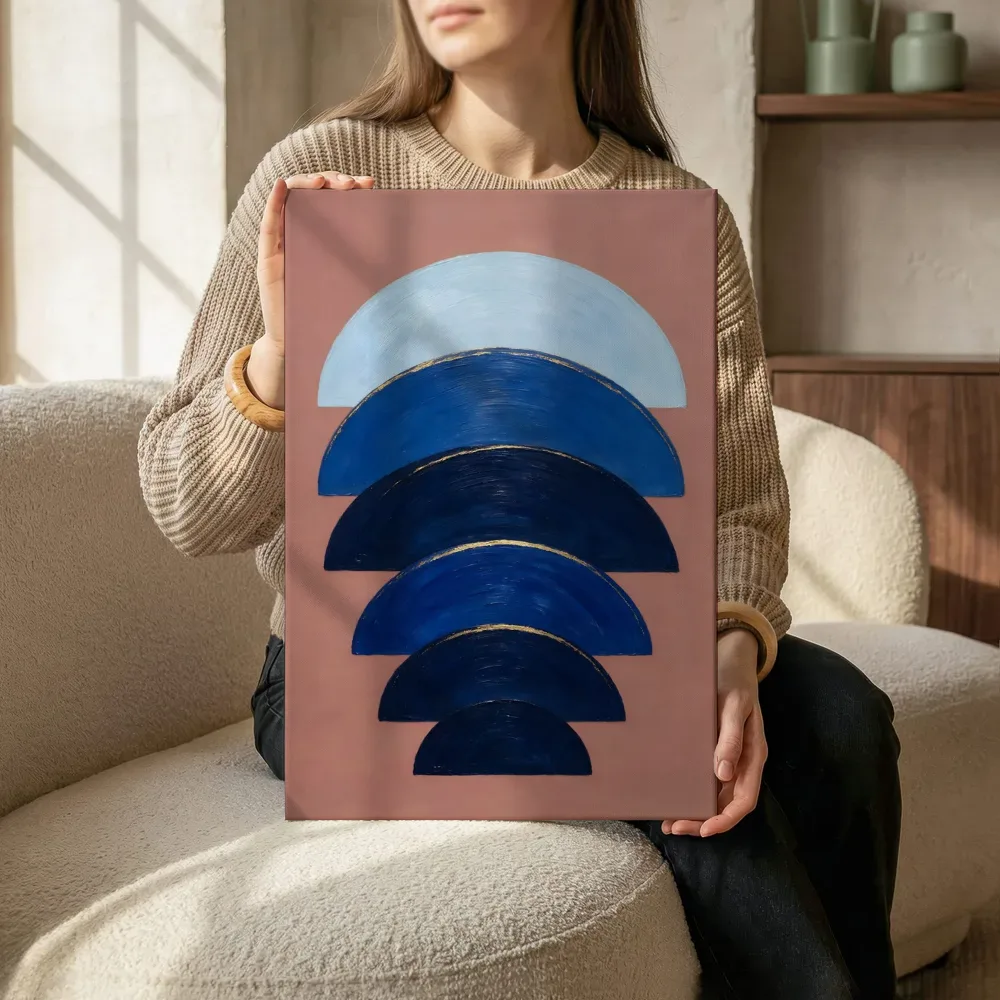 Sfeerimpressie: Bogen in maten Retro Shapes in middernachtindigo terwijl het zittend wordt getoond