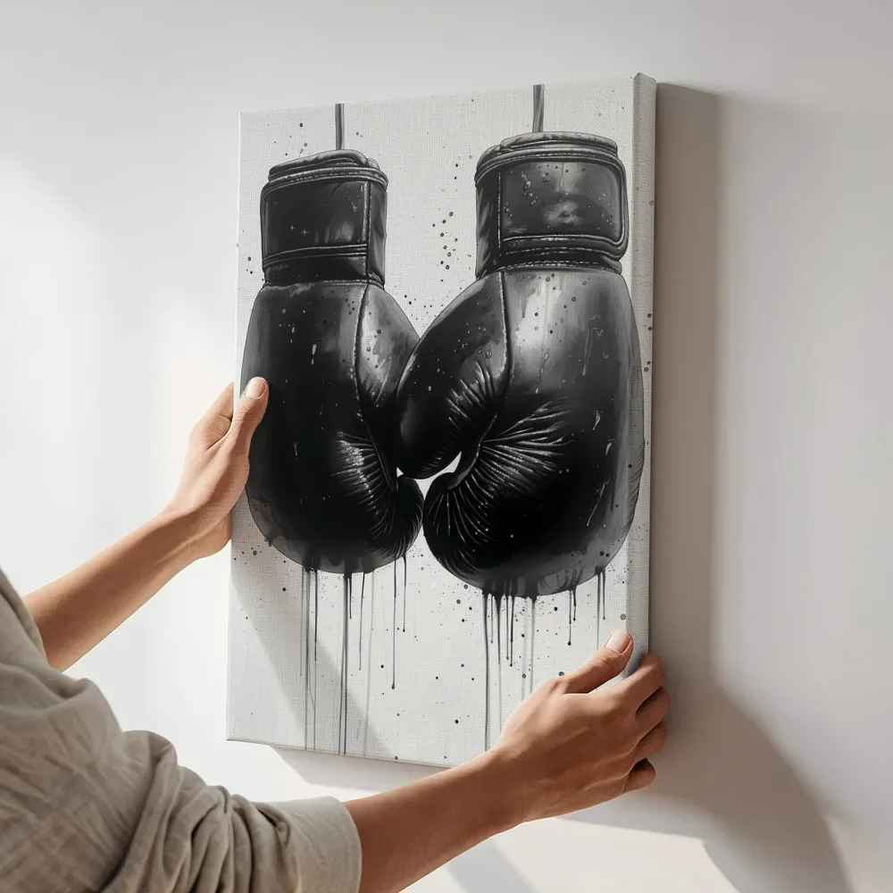 Sfeerimpressie: Bokshandschoenen in inkt terwijl het aan de muur wordt gehangen