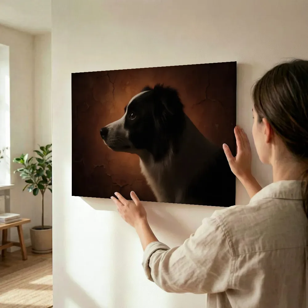 Sfeerimpressie: Border Collie en profil in terracotta terwijl het wordt opgehangen