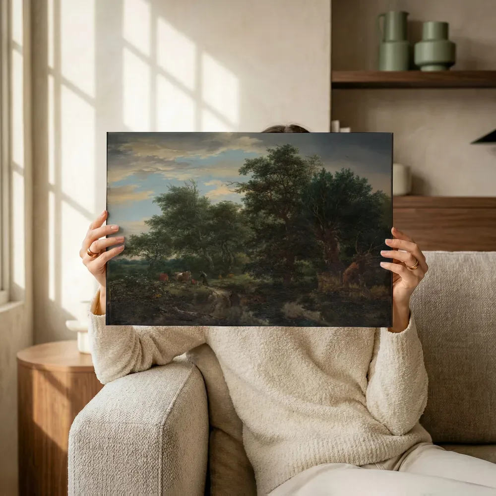 Sfeerimpressie: Bosgezicht met een beek van Jacob van Ruisdael terwijl het omhoog wordt gehouden