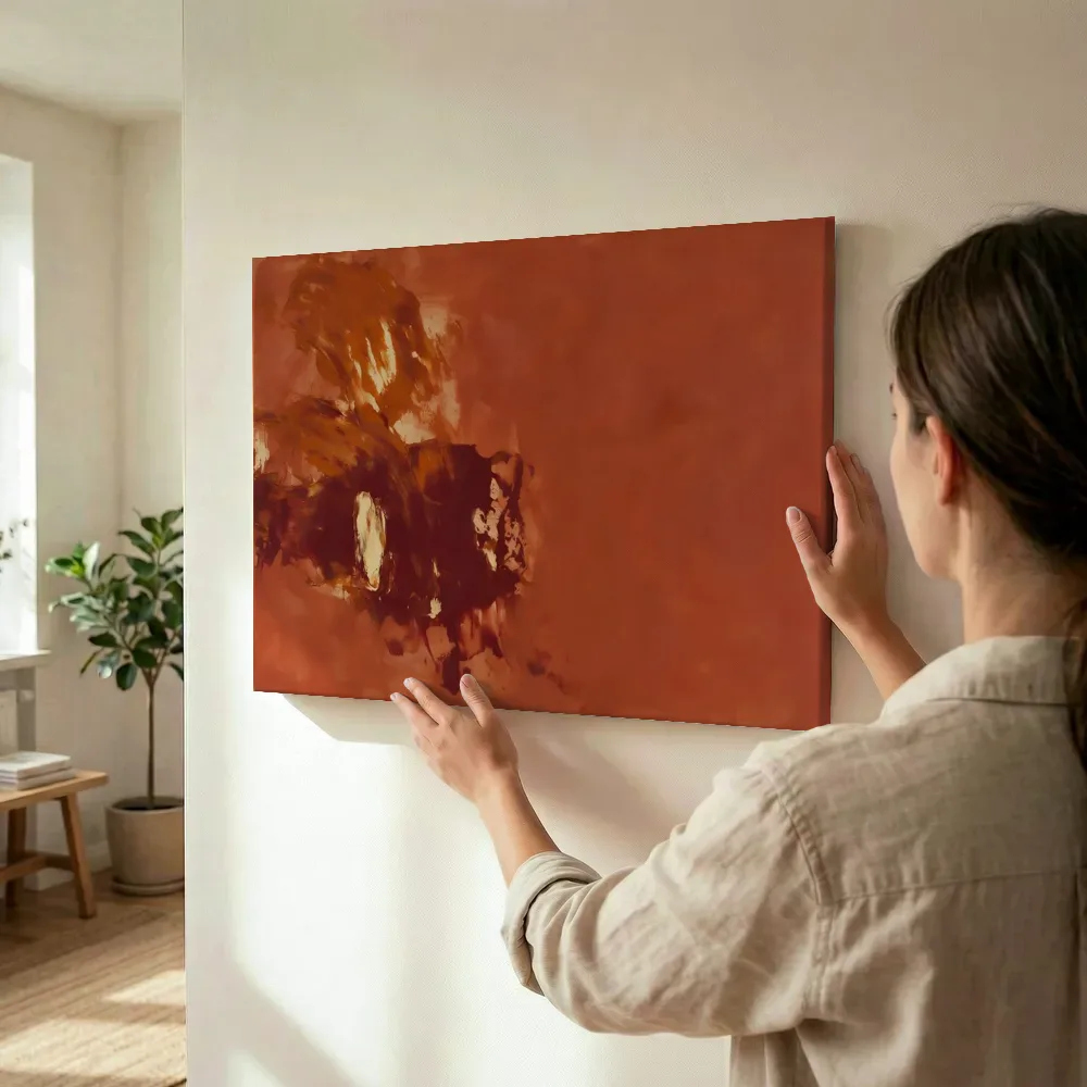 Sfeerimpressie: Brede halen aan de linkerrand in vol terracotta terwijl het wordt opgehangen