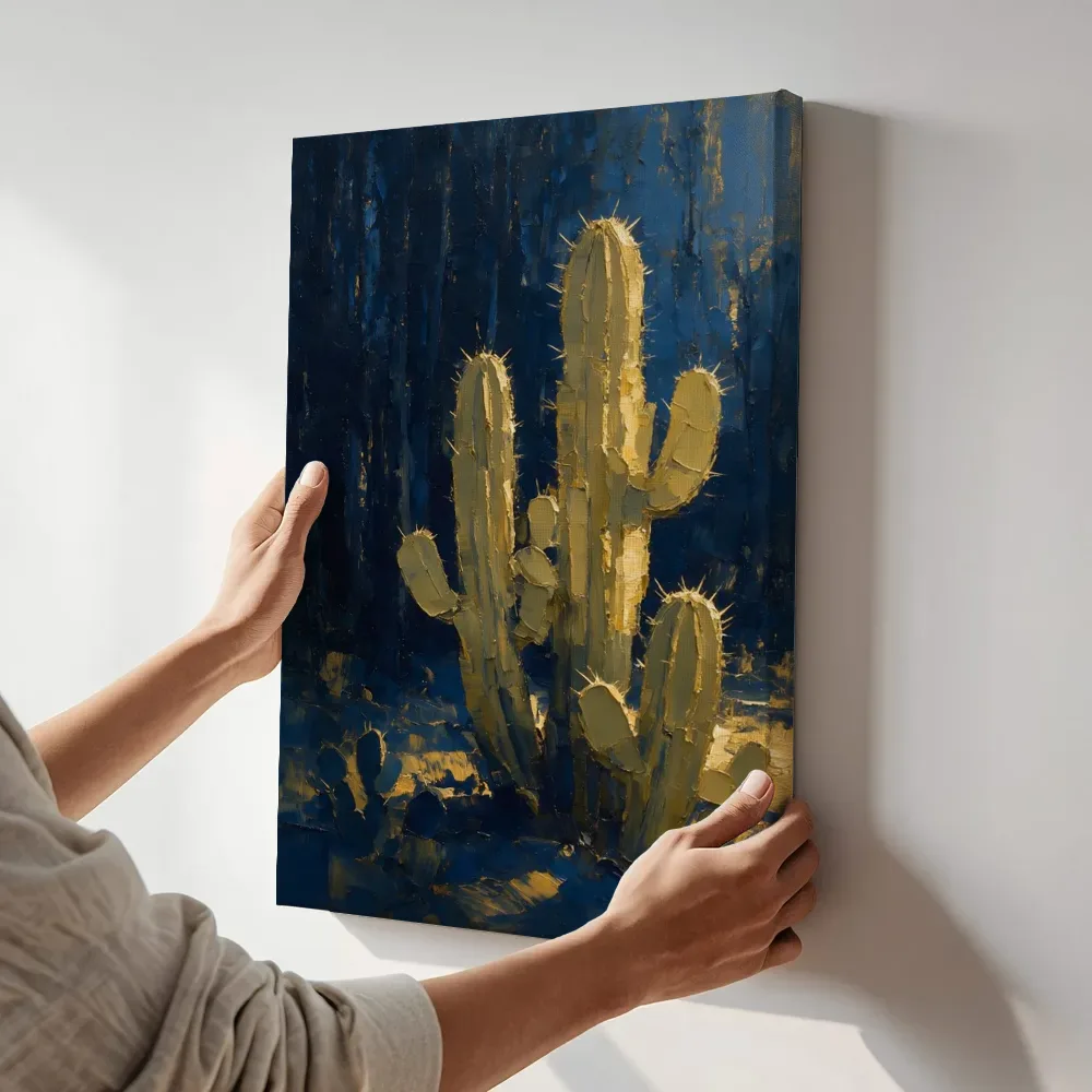 Sfeerimpressie: Cactus aan de bosrand in mosterd terwijl het aan de muur wordt gehangen