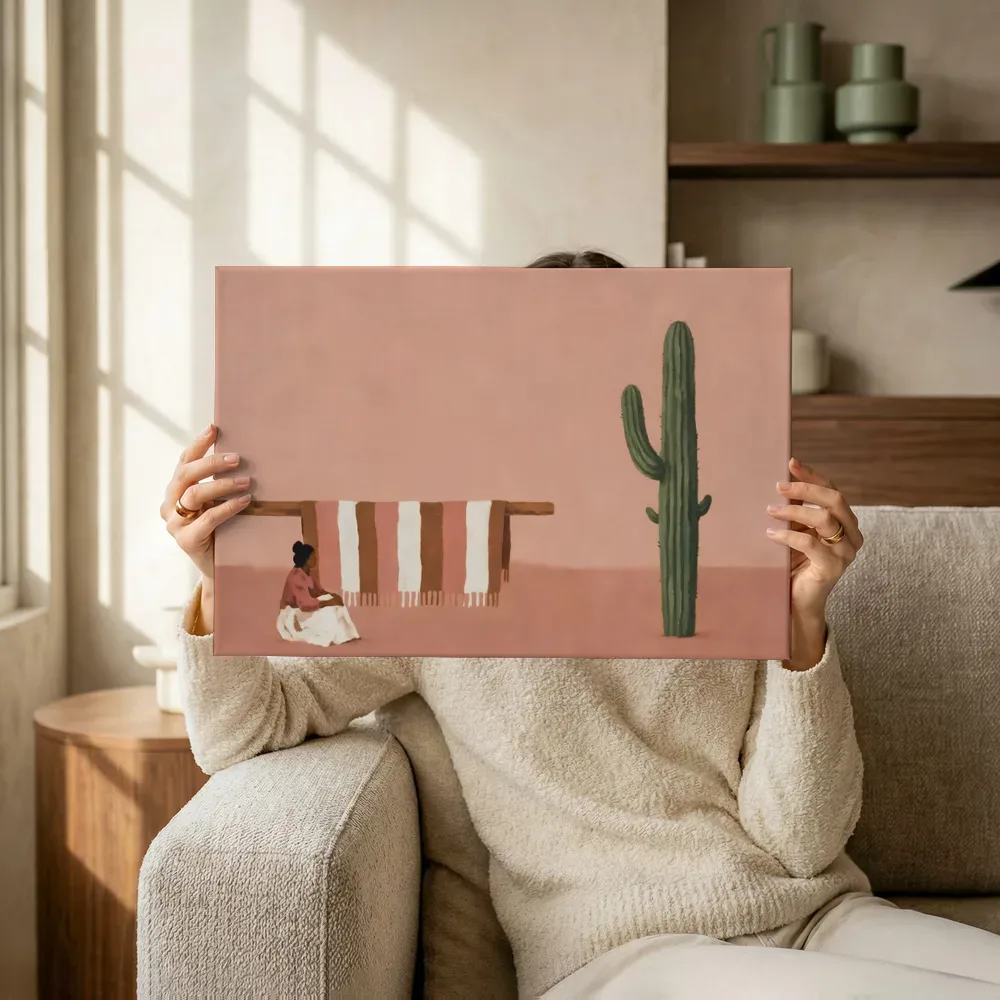 Sfeerimpressie: Cactus in poederroze en bruin terwijl het omhoog wordt gehouden