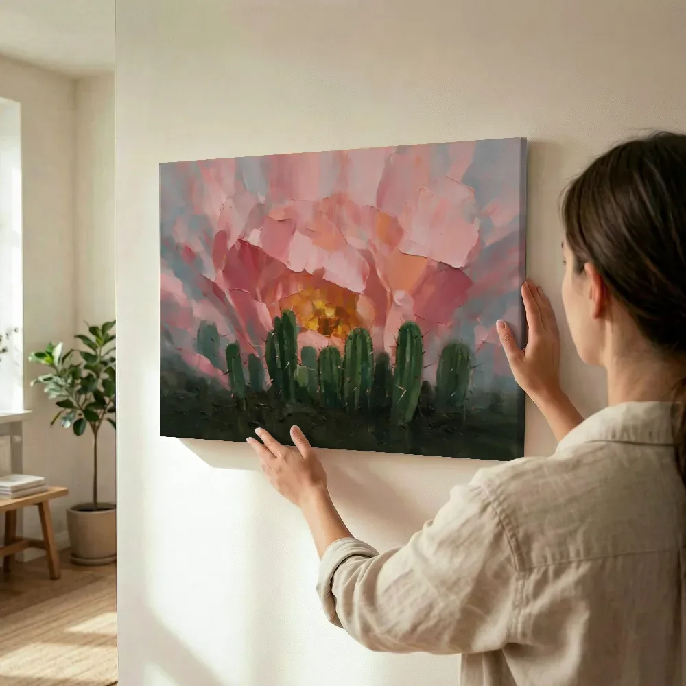 Sfeerimpressie: Cactus van dichtbij in groenroze terwijl het wordt opgehangen