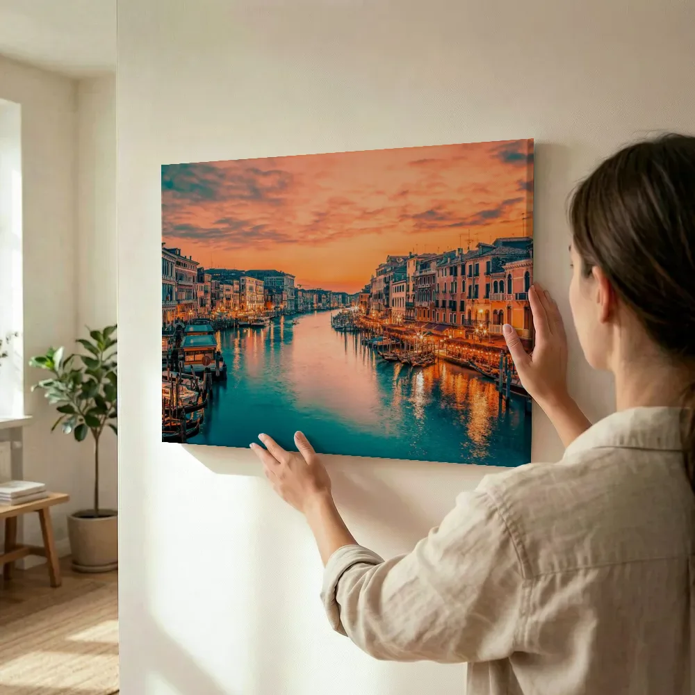 Sfeerimpressie: Canal grande bij zonsondergang terwijl het wordt opgehangen