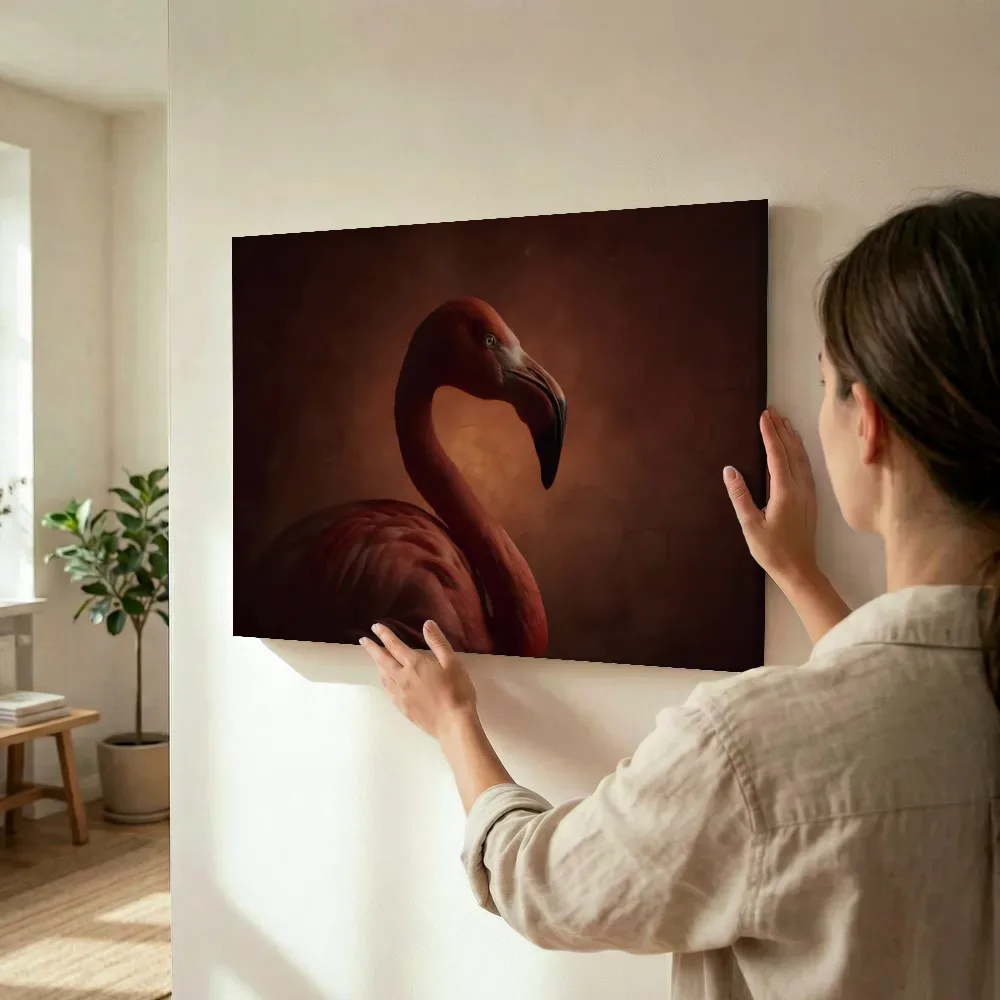 Sfeerimpressie: Caribische Flamingo en profil in terracotta terwijl het wordt opgehangen