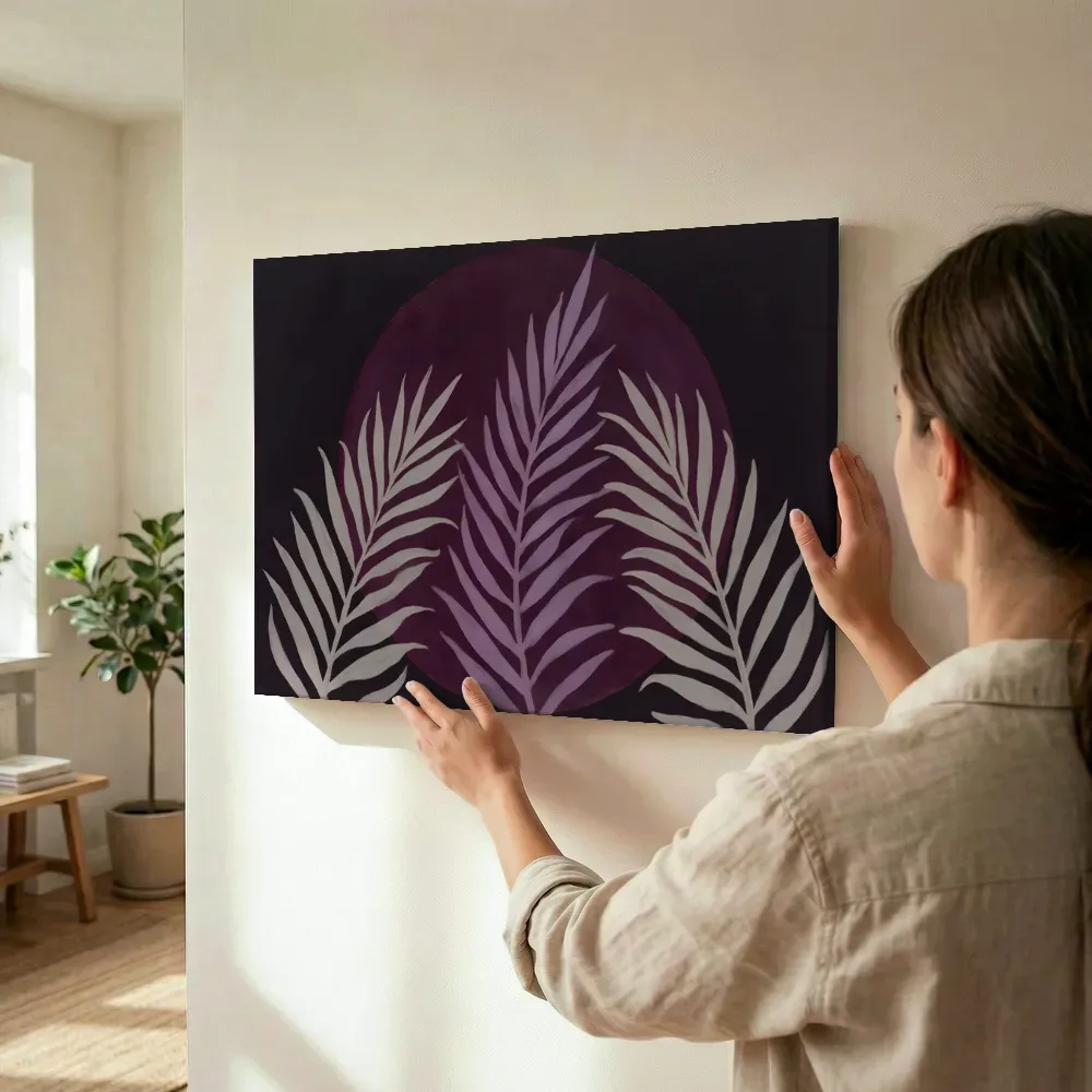 Sfeerimpressie: Cirkel met bladsilhouet Retro Shapes in aubergine terwijl het wordt opgehangen