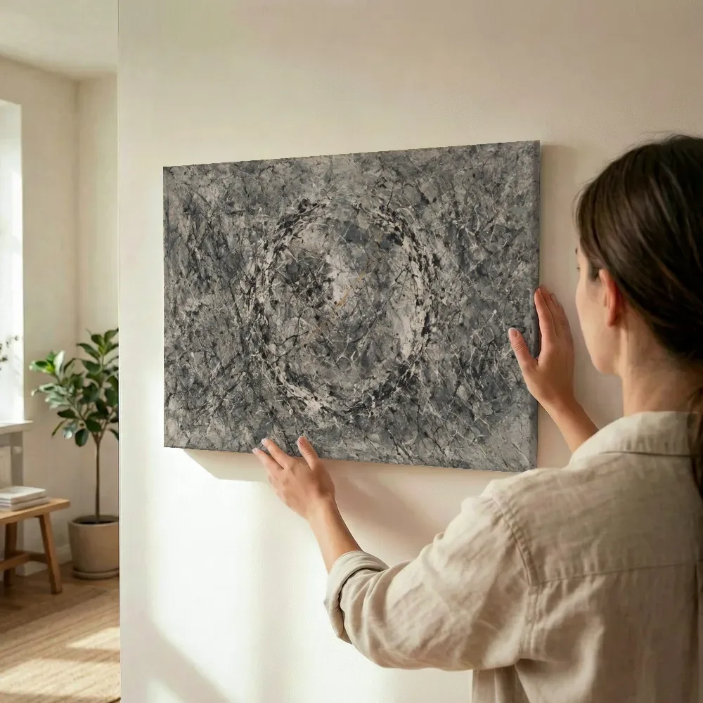 Sfeerimpressie: Cirkel Spetter in houtskool terwijl het wordt opgehangen