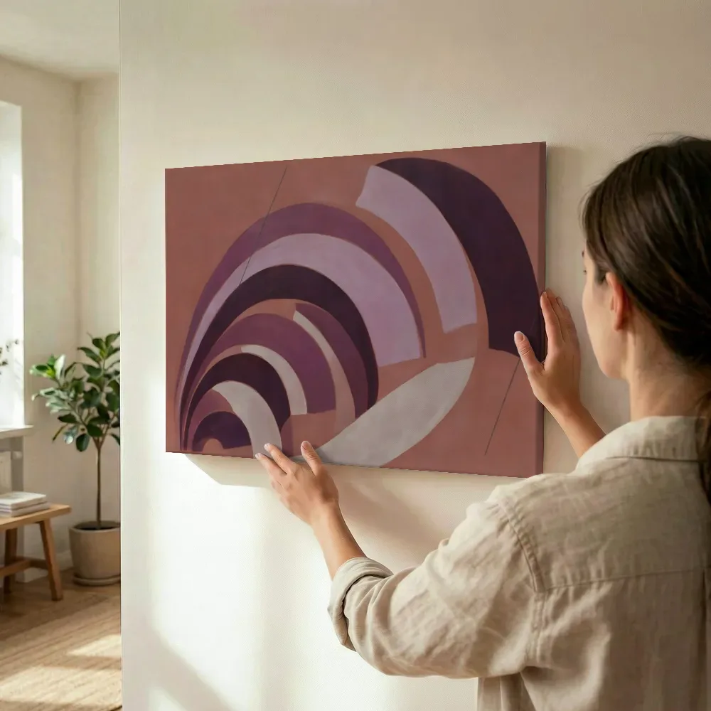 Sfeerimpressie: Concentrische bogen Modern Bauhaus in aubergine terwijl het wordt opgehangen