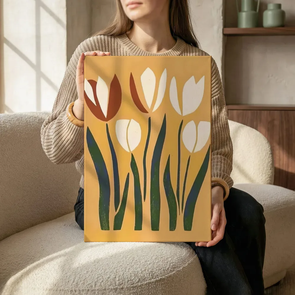 Sfeerimpressie: Cutout tulpen op oranje terwijl het zittend wordt getoond