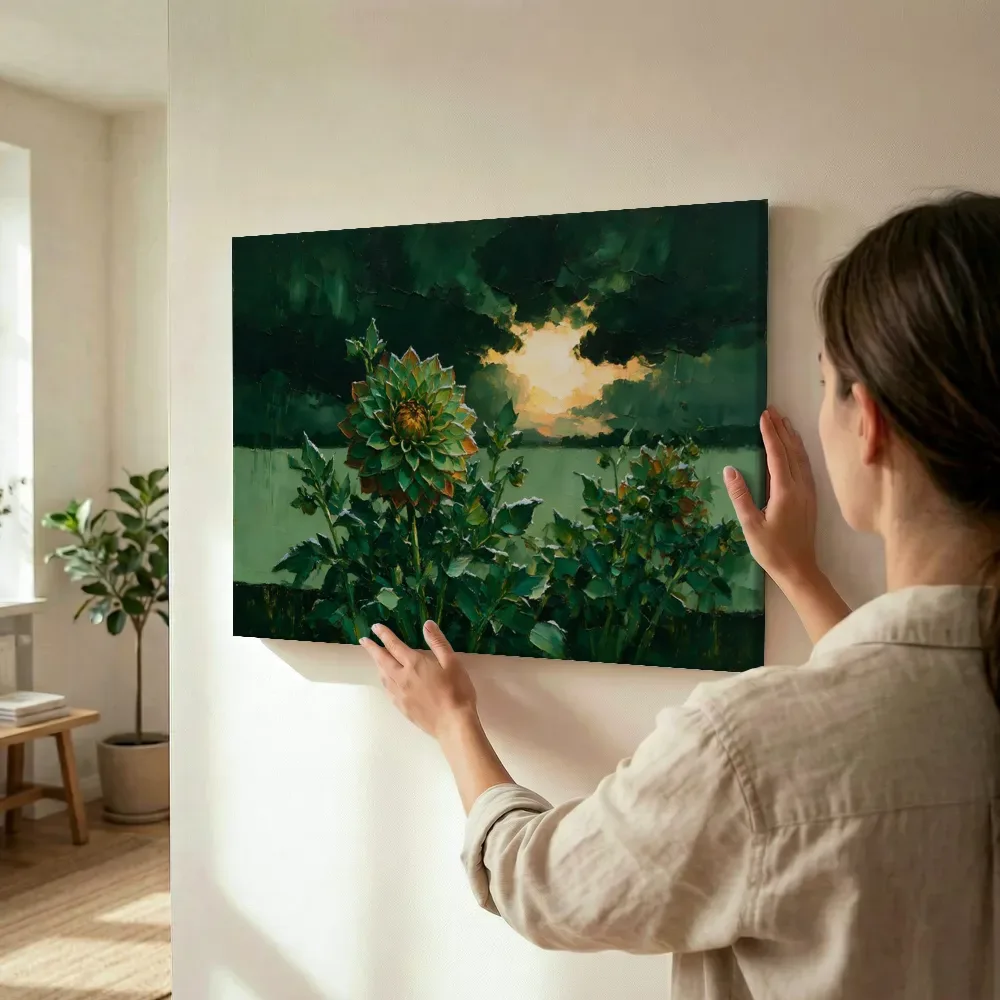 Sfeerimpressie: Dahlia onder een storm in bosgroen terwijl het wordt opgehangen