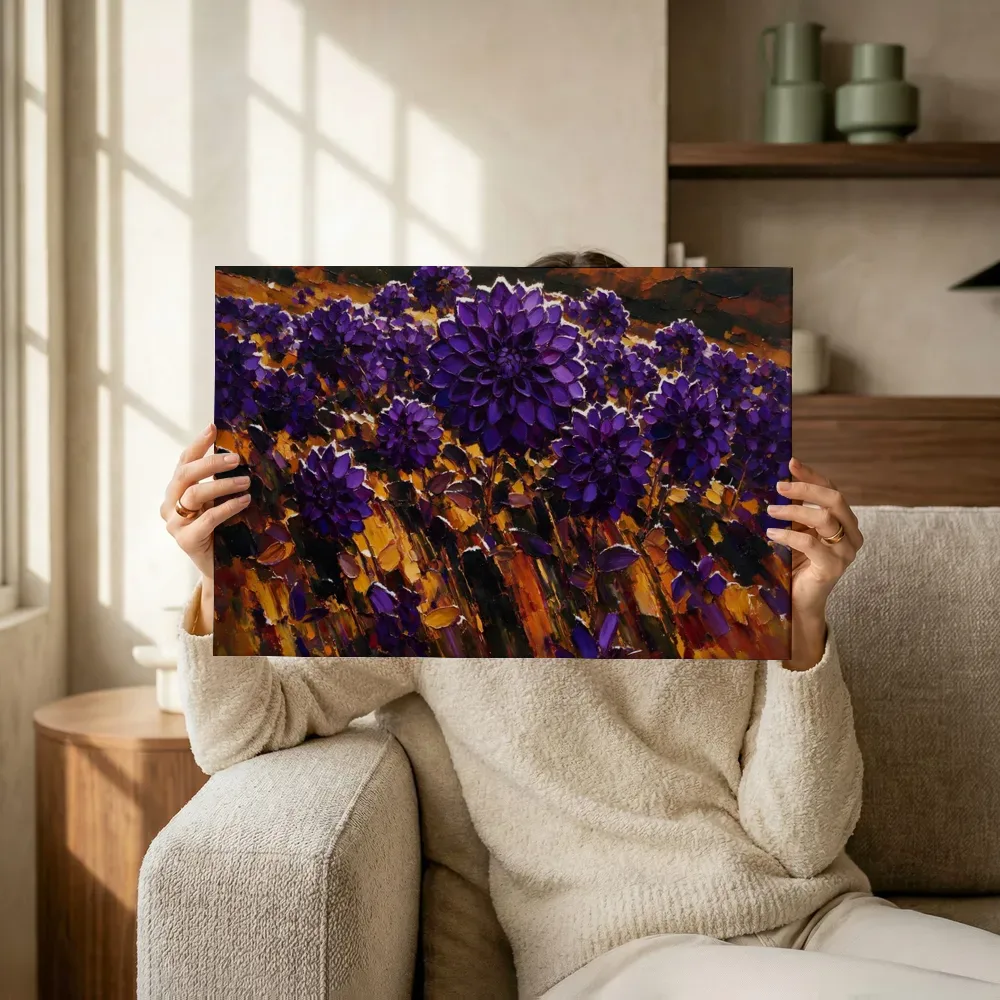 Sfeerimpressie: Dahlia op de helling in paarsoranje terwijl het omhoog wordt gehouden