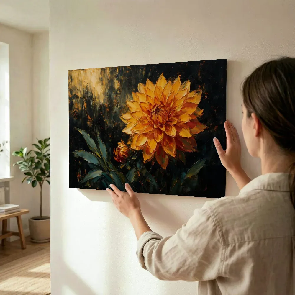 Sfeerimpressie: Dahlia tegen de lucht in saffraan terwijl het wordt opgehangen