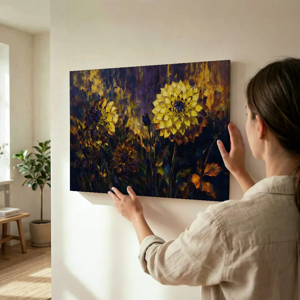 Sfeerimpressie: Dahlia tegen de lucht in zwavelviolet terwijl het wordt opgehangen