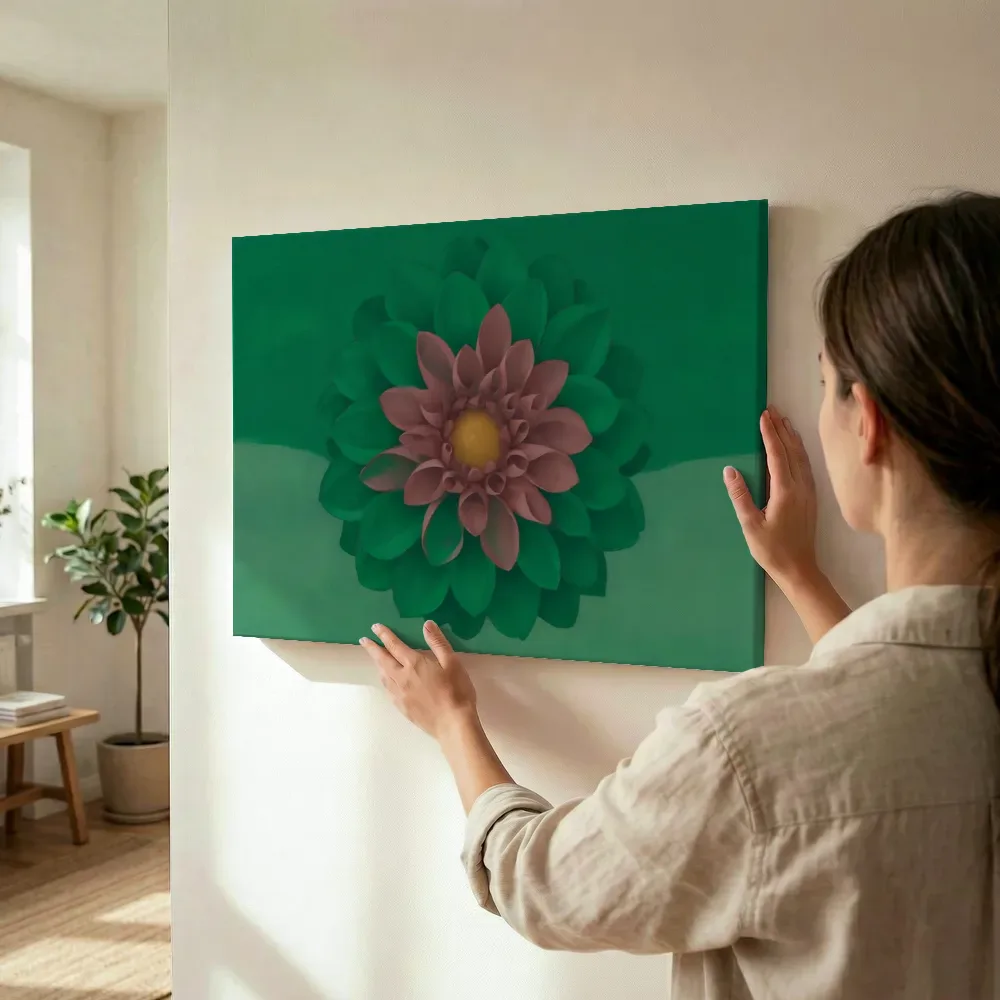 Sfeerimpressie: Dahlia van dichtbij in smaragd en oud roze terwijl het wordt opgehangen