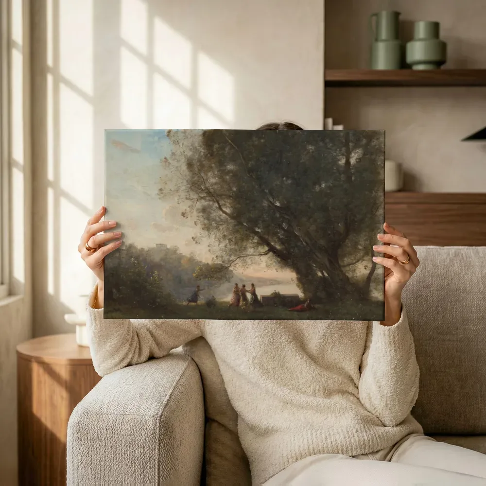 Sfeerimpressie: Dans onder de bomen aan de oever van het meer van Jean-Baptiste-Camille Corot terwijl het omhoog wordt gehouden
