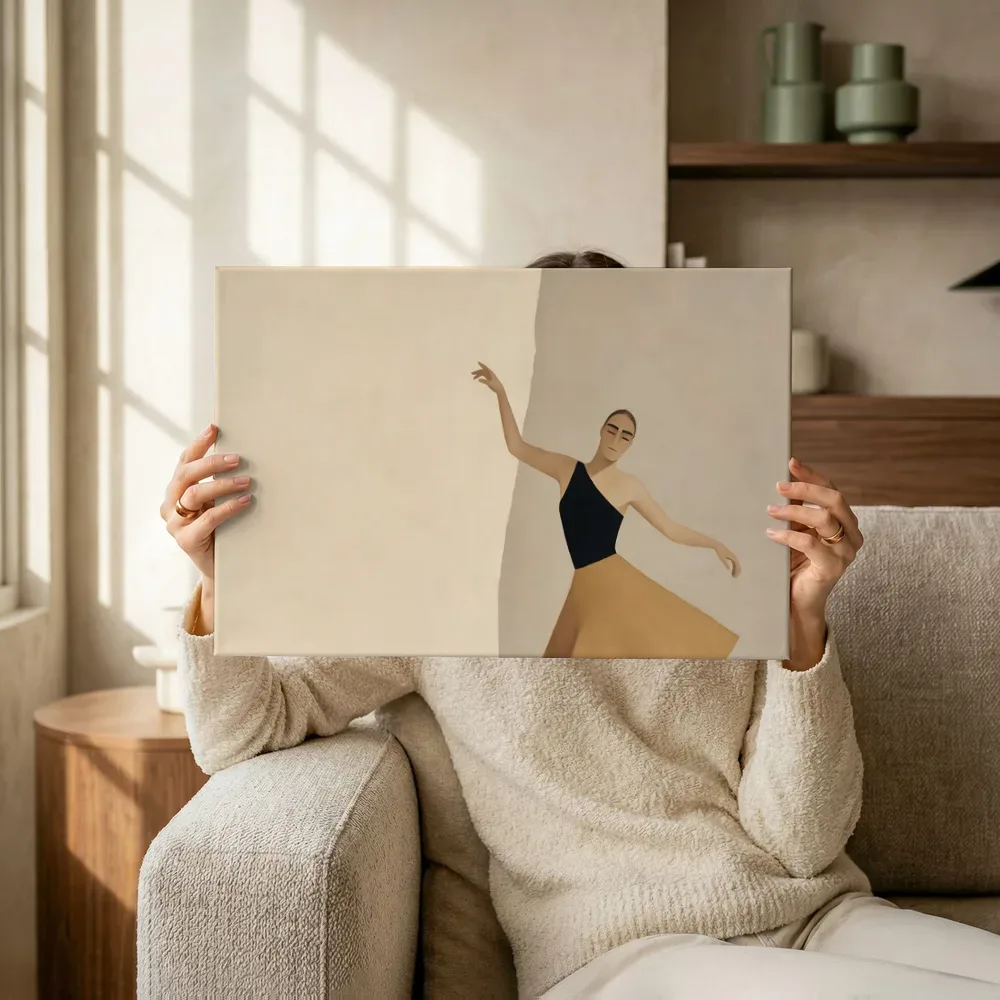 Sfeerimpressie: Danseres in camel en ivoor terwijl het omhoog wordt gehouden