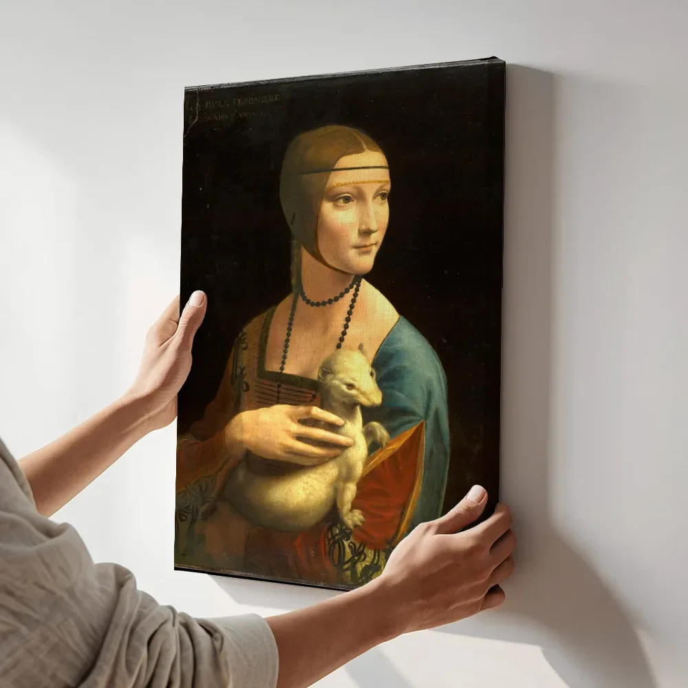 Sfeerimpressie: De dame met de hermelijn van Leonardo da Vinci terwijl het aan de muur wordt gehangen