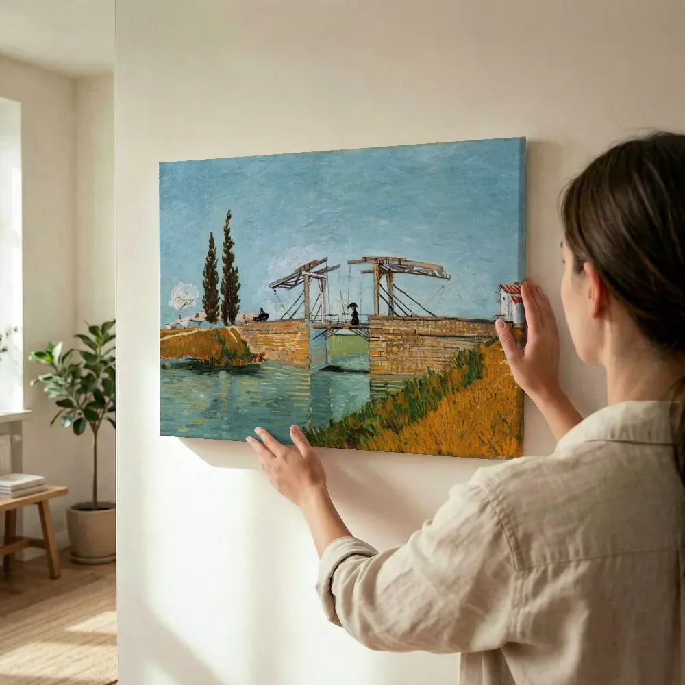 Sfeerimpressie: De Langloisbrug in Arles van Vincent van Gogh terwijl het wordt opgehangen