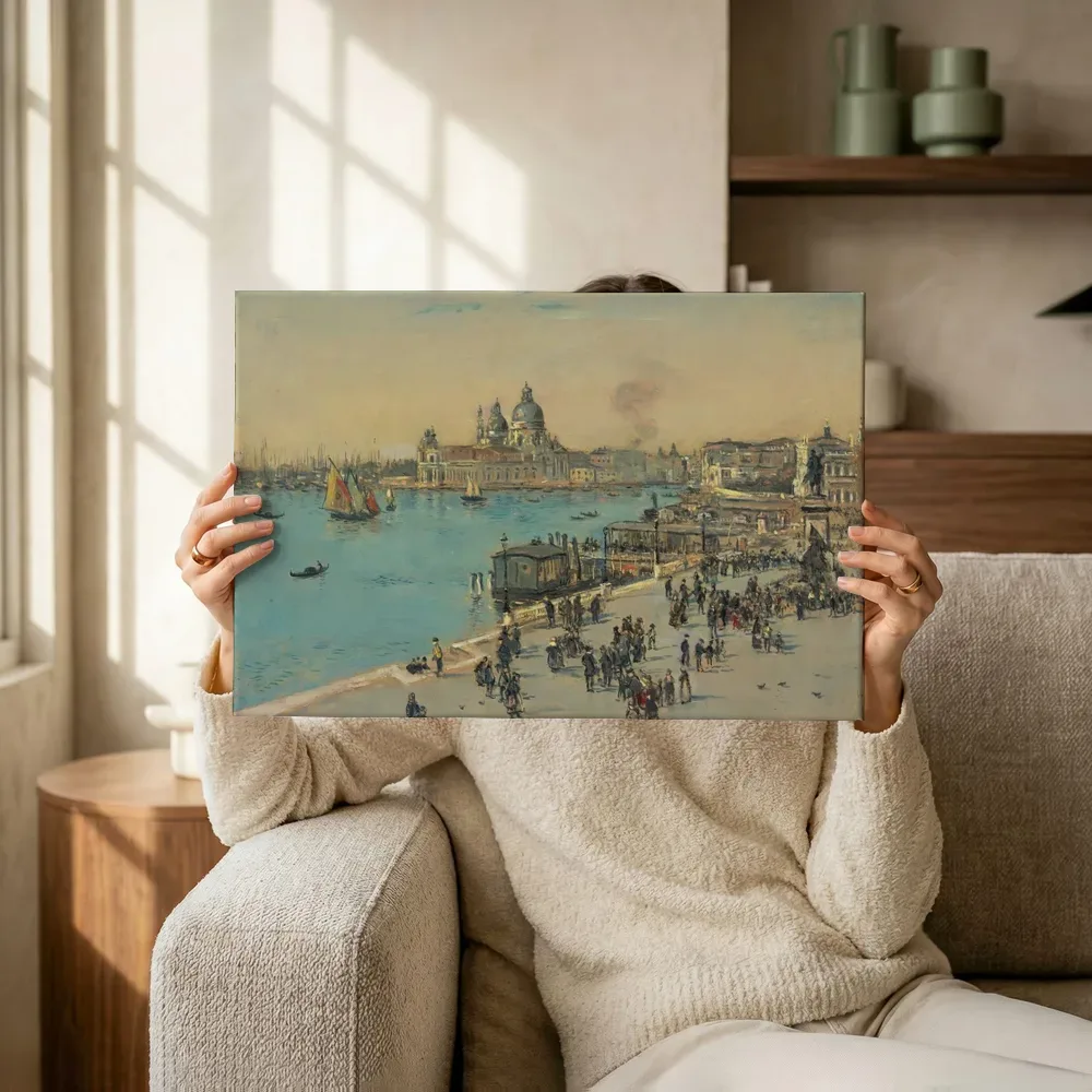 Sfeerimpressie: De Riva degli Schiavoni in Venetië van Jean-François Raffaëlli terwijl het omhoog wordt gehouden