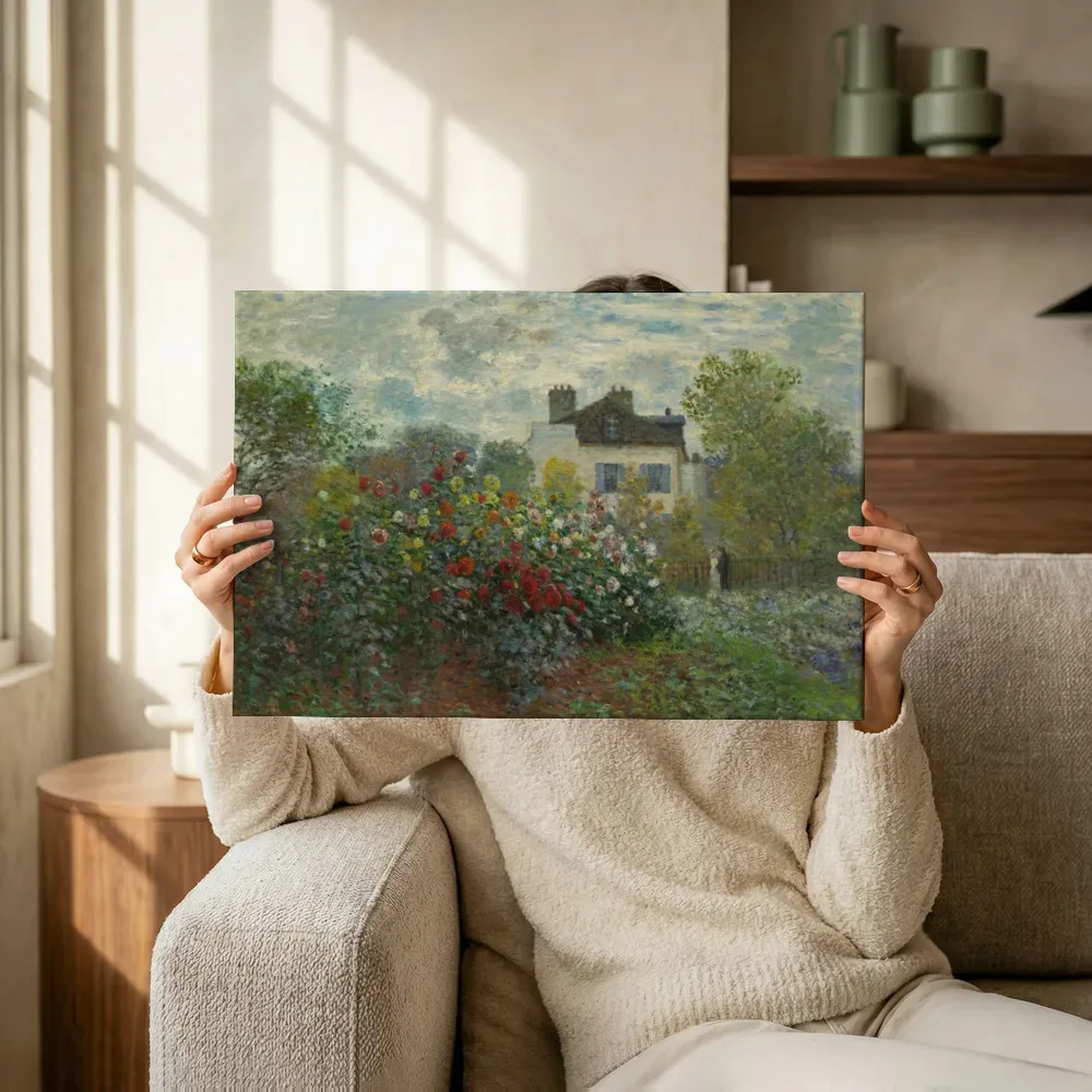 Sfeerimpressie: De tuin van de schilder in Argenteuil, met dahlia's van Claude Monet terwijl het omhoog wordt gehouden
