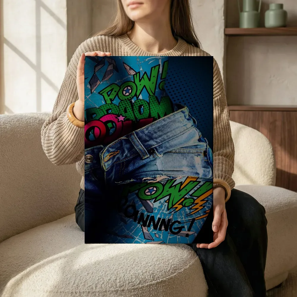 Sfeerimpressie: Denim comic popart terwijl het zittend wordt getoond