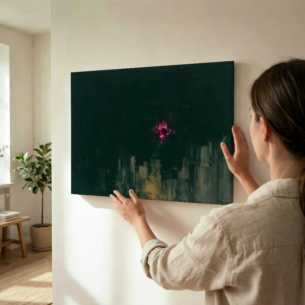 Sfeerimpressie: Dennengroen en magenta met verre gloed terwijl het wordt opgehangen