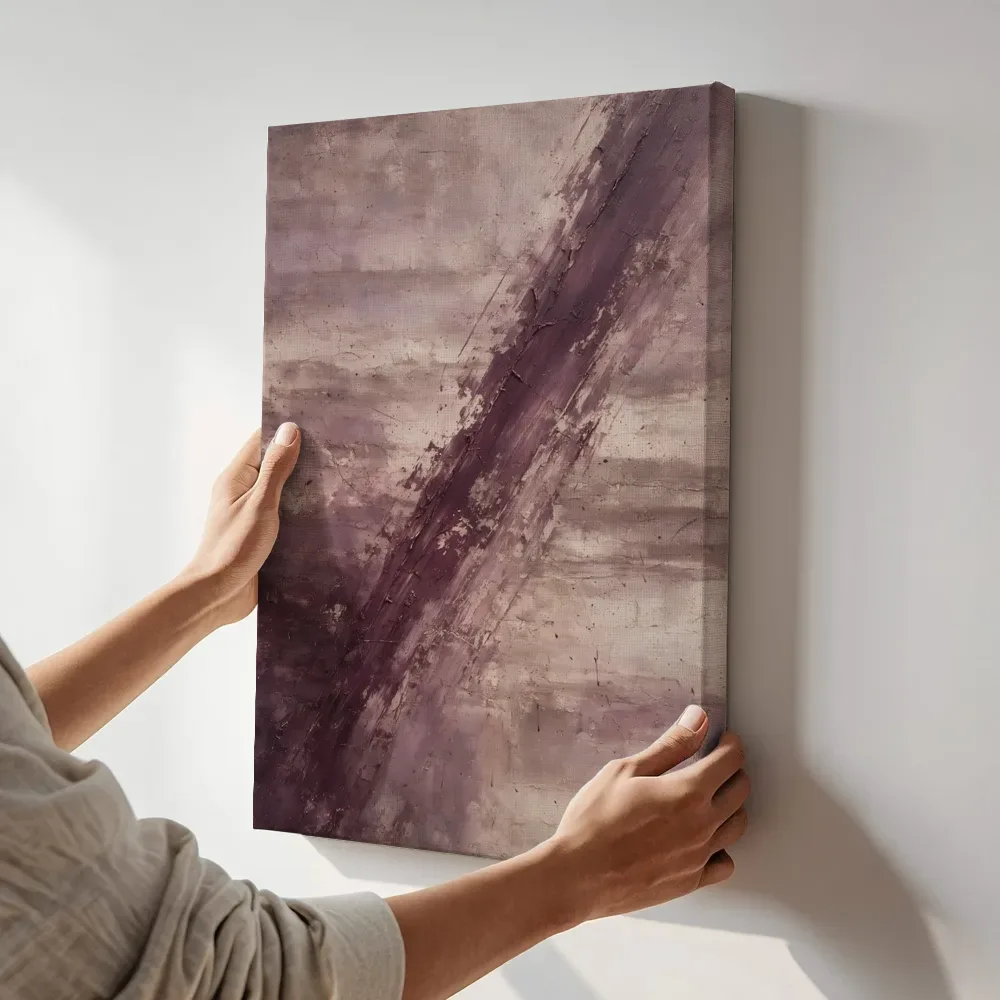 Sfeerimpressie: Diagonaal Meswerk in Pruim terwijl het aan de muur wordt gehangen