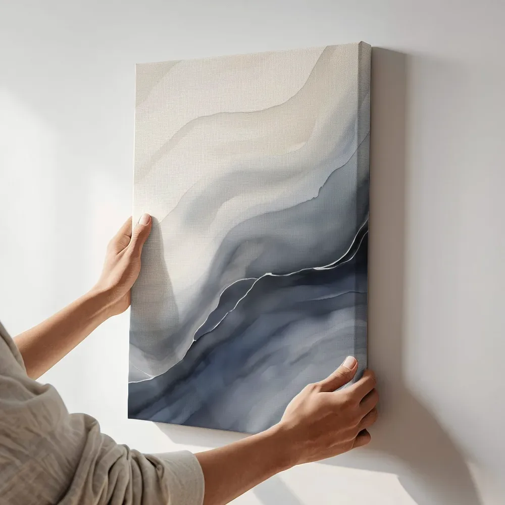 Sfeerimpressie: Diagonale schaduwvlakken terwijl het aan de muur wordt gehangen