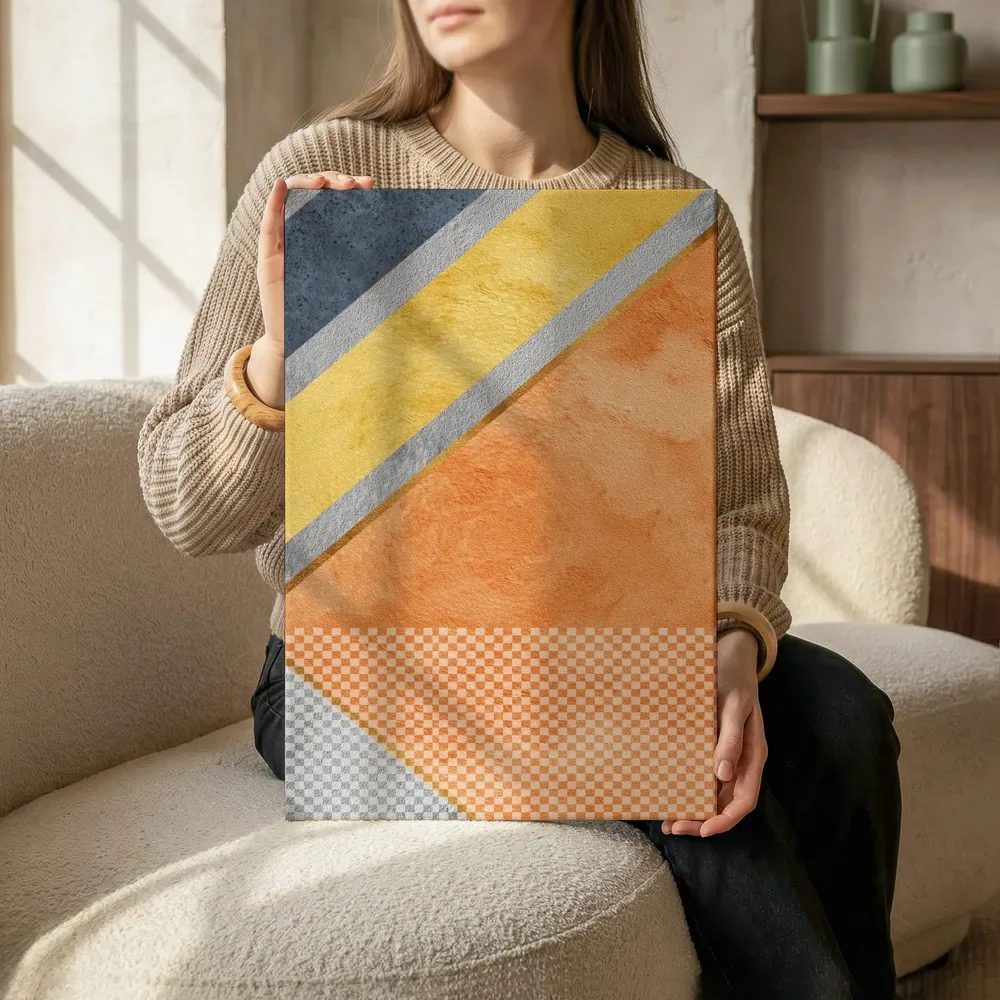 Sfeerimpressie: Diagonale strepen met checkerboard in goud terwijl het zittend wordt getoond