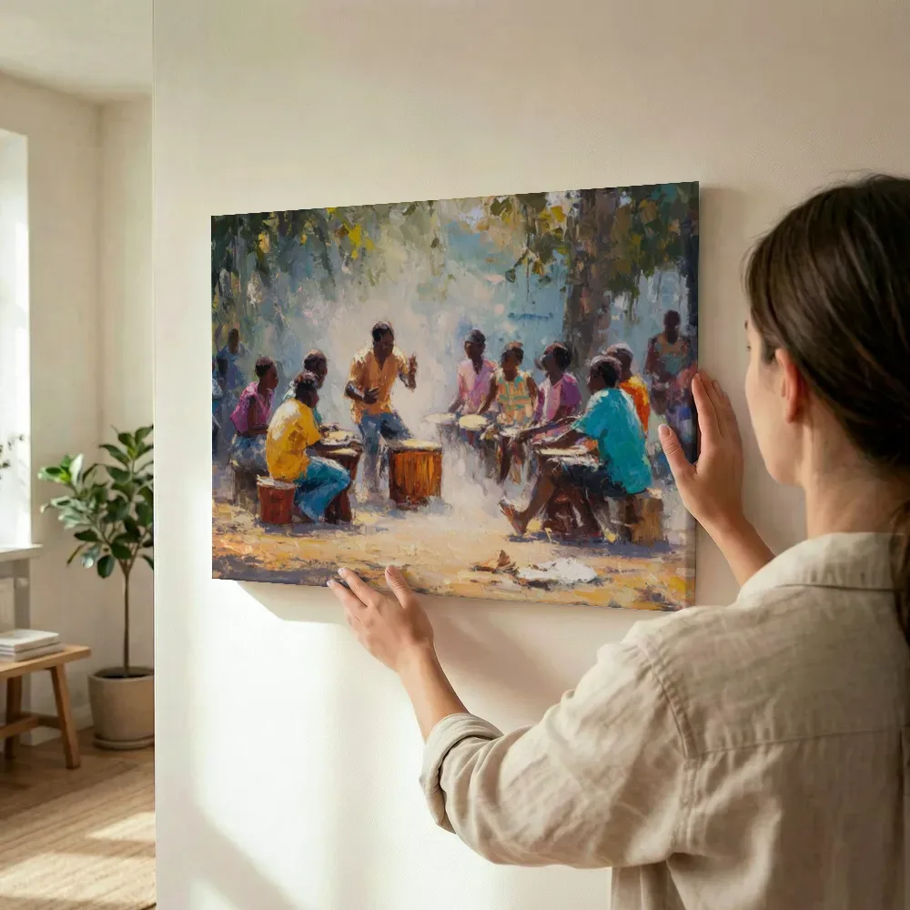 Sfeerimpressie: Djembe drummers in de schaduw terwijl het wordt opgehangen