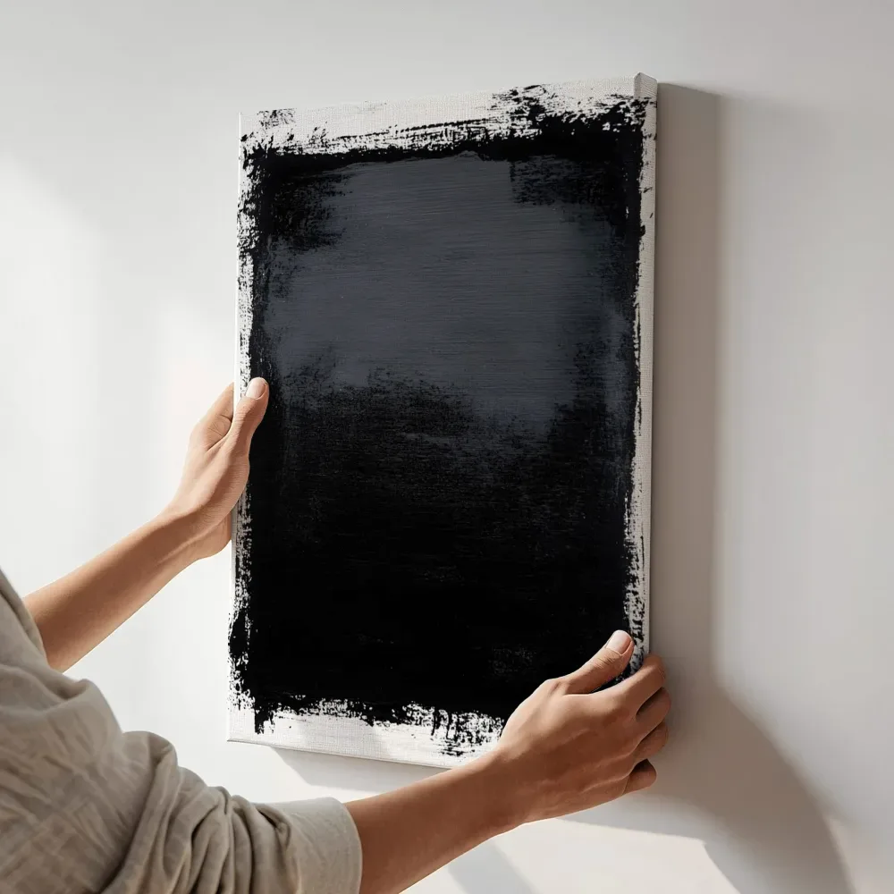 Sfeerimpressie: Donker vlak terwijl het aan de muur wordt gehangen