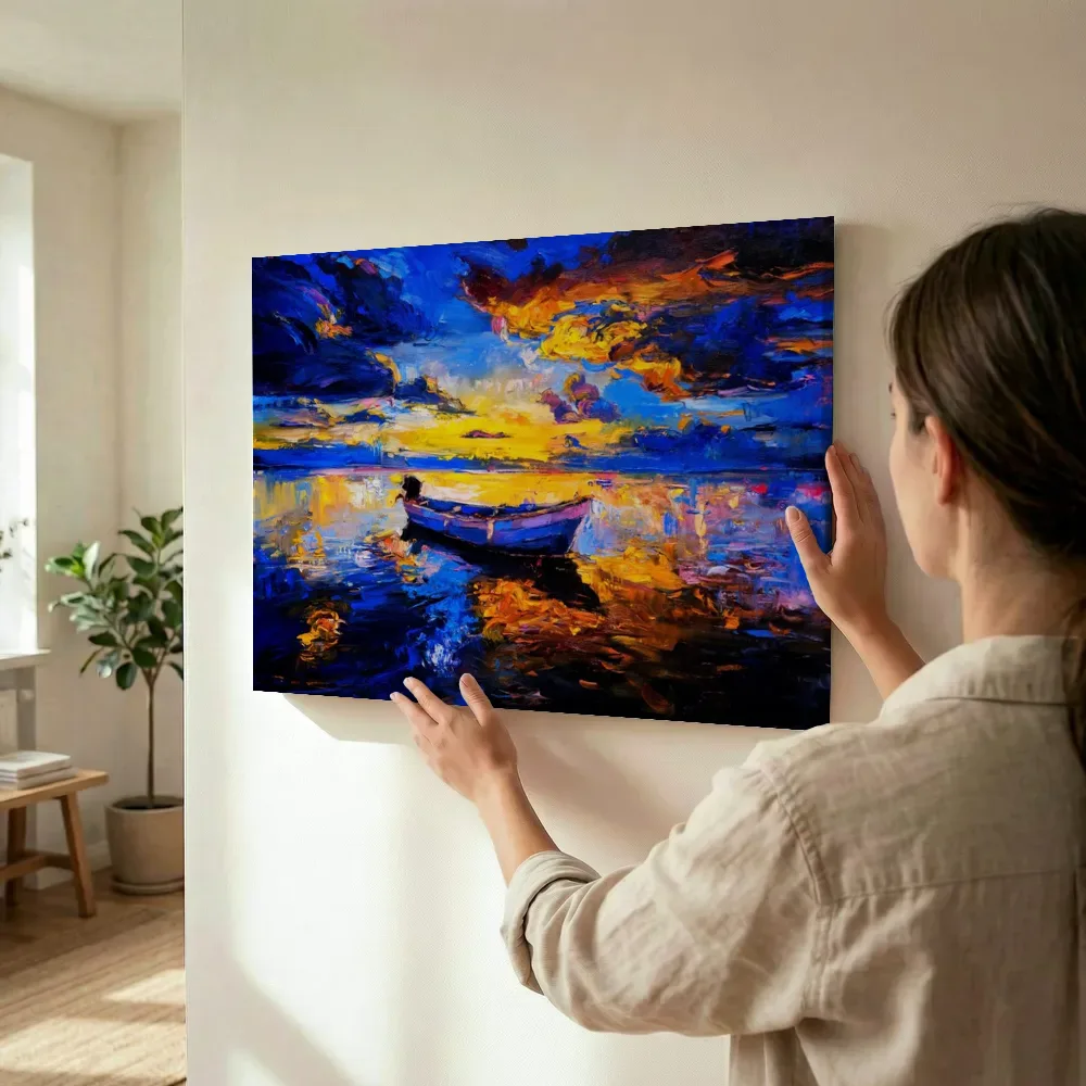 Sfeerimpressie: Dramatische zonsondergang met boot terwijl het wordt opgehangen