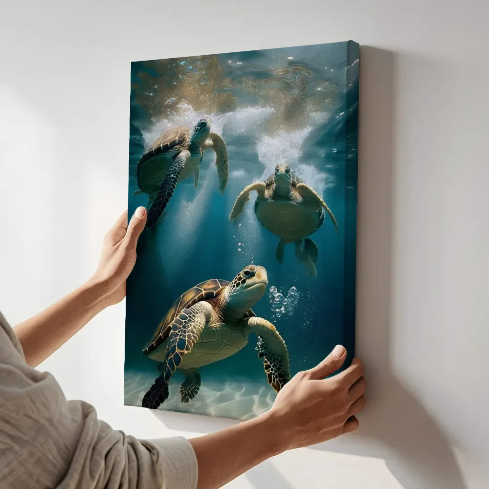 Sfeerimpressie: Drie zeeschildpadden terwijl het aan de muur wordt gehangen