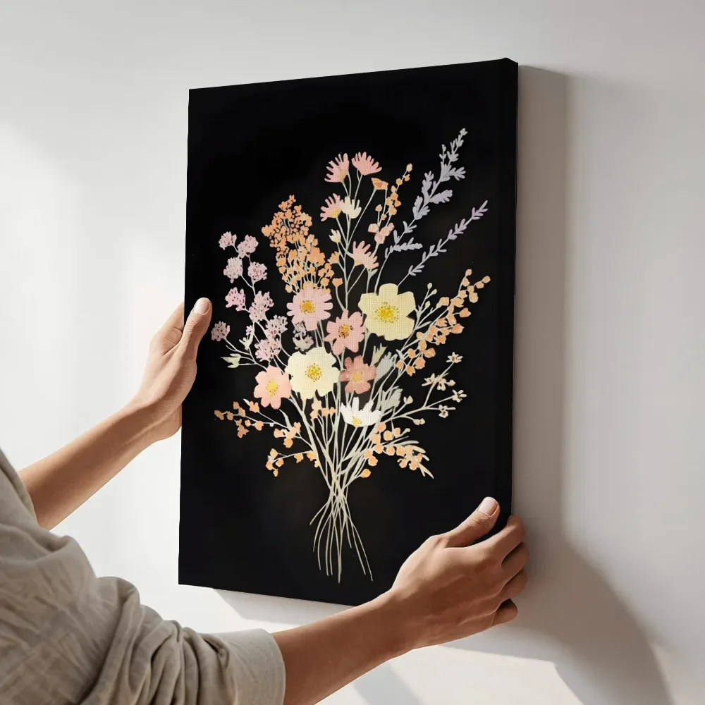 Sfeerimpressie: Droogbloemen boeket op zwart terwijl het aan de muur wordt gehangen