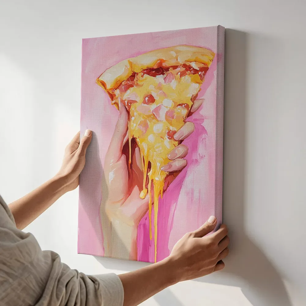 Sfeerimpressie: Druipende pizzapunt terwijl het aan de muur wordt gehangen