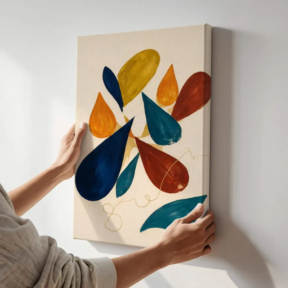 Sfeerimpressie: Druppelvormen Retro Shapes 9 terwijl het aan de muur wordt gehangen