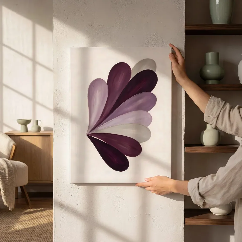 Sfeerimpressie: Druppelvormen Retro Shapes in aubergine 2 naast de kast