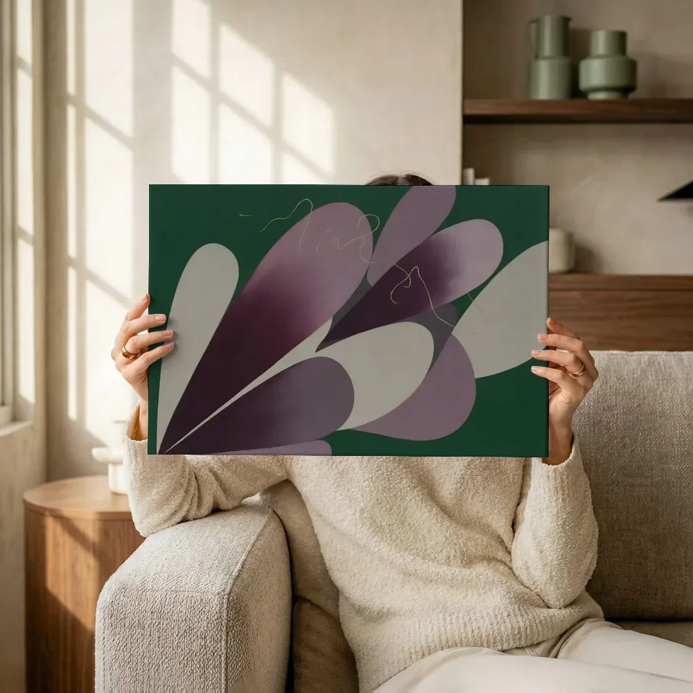 Sfeerimpressie: Druppelvormen Retro Shapes in aubergine 3 terwijl het omhoog wordt gehouden