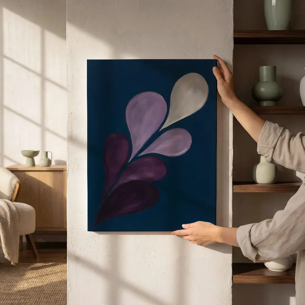 Sfeerimpressie: Druppelvormen Retro Shapes in aubergine 4 naast de kast