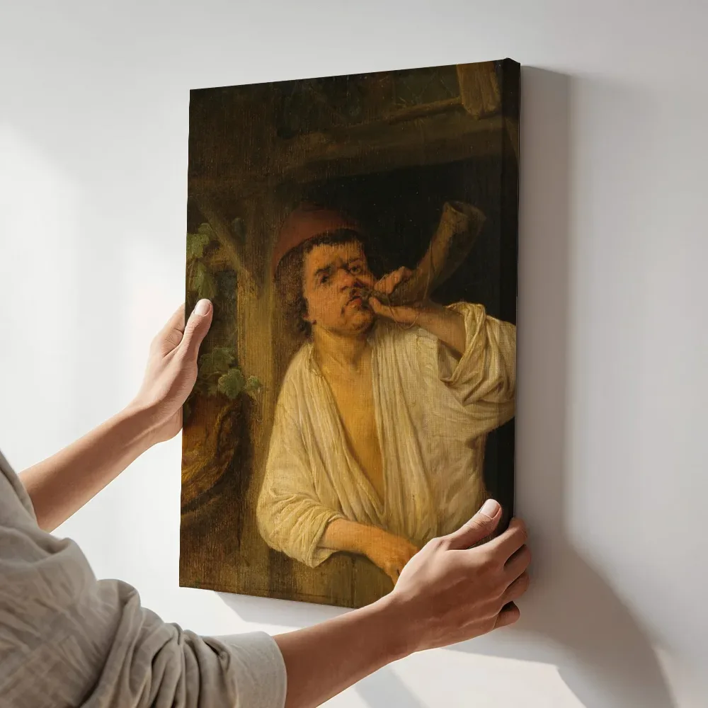 Sfeerimpressie: Een bakker blazend op zijn hoorn terwijl het aan de muur wordt gehangen