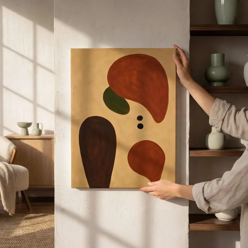 Sfeerimpressie: Abstract in warm beige naast de kast