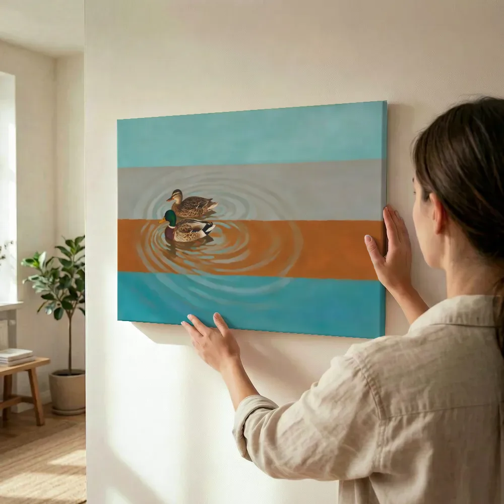 Sfeerimpressie: Eend in aqua en warm grijs terwijl het wordt opgehangen