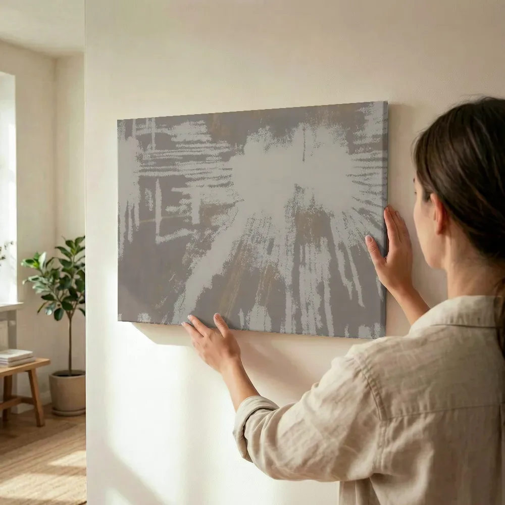 Sfeerimpressie: Explosie textuur in grijs en taupe terwijl het wordt opgehangen