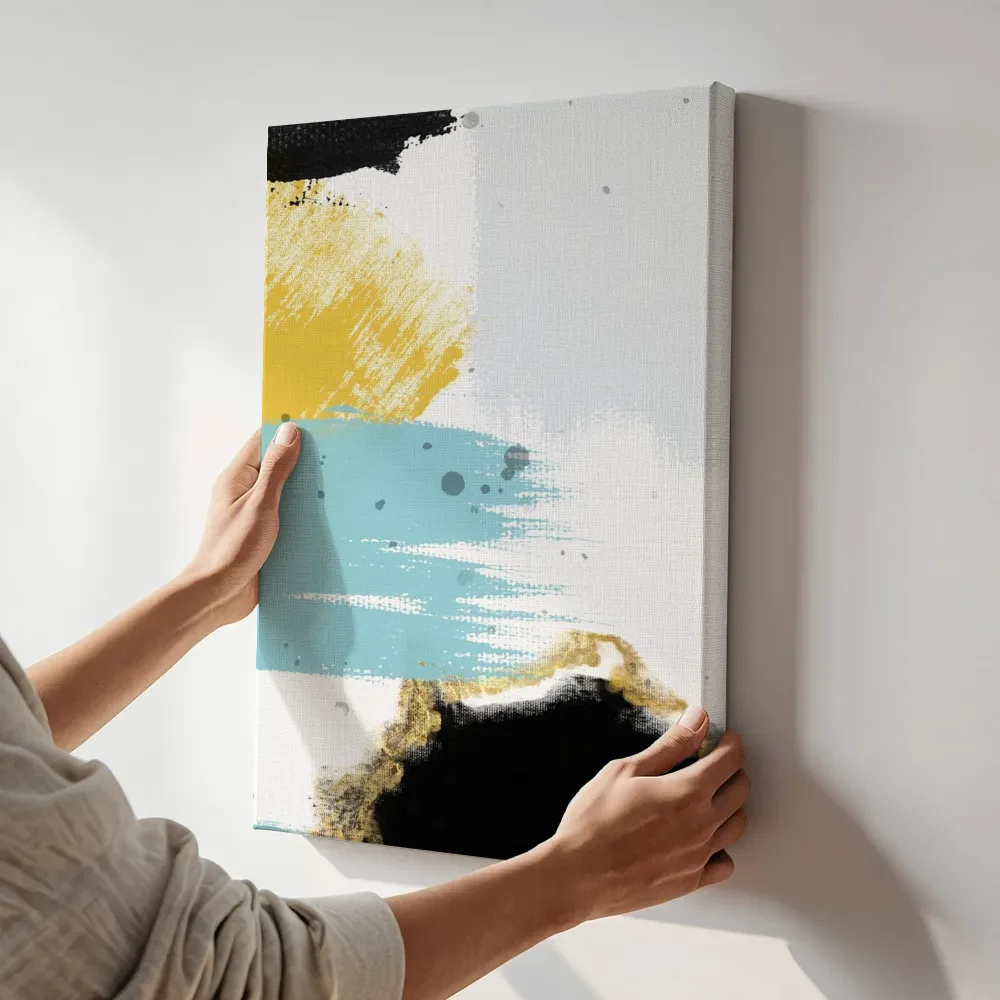 Sfeerimpressie: Expressionistische penseelstreken in geel en turquoise terwijl het aan de muur wordt gehangen