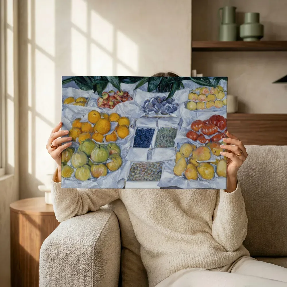 Sfeerimpressie: Fruit uitgestald op een standaard van Gustave Caillebotte terwijl het omhoog wordt gehouden