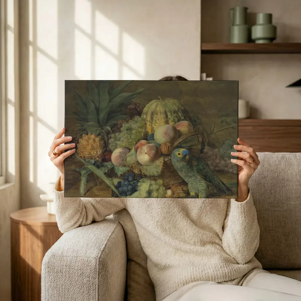 Sfeerimpressie: Fruitstilleven met een papegaai van Ferdinand Georg Waldmüller terwijl het omhoog wordt gehouden