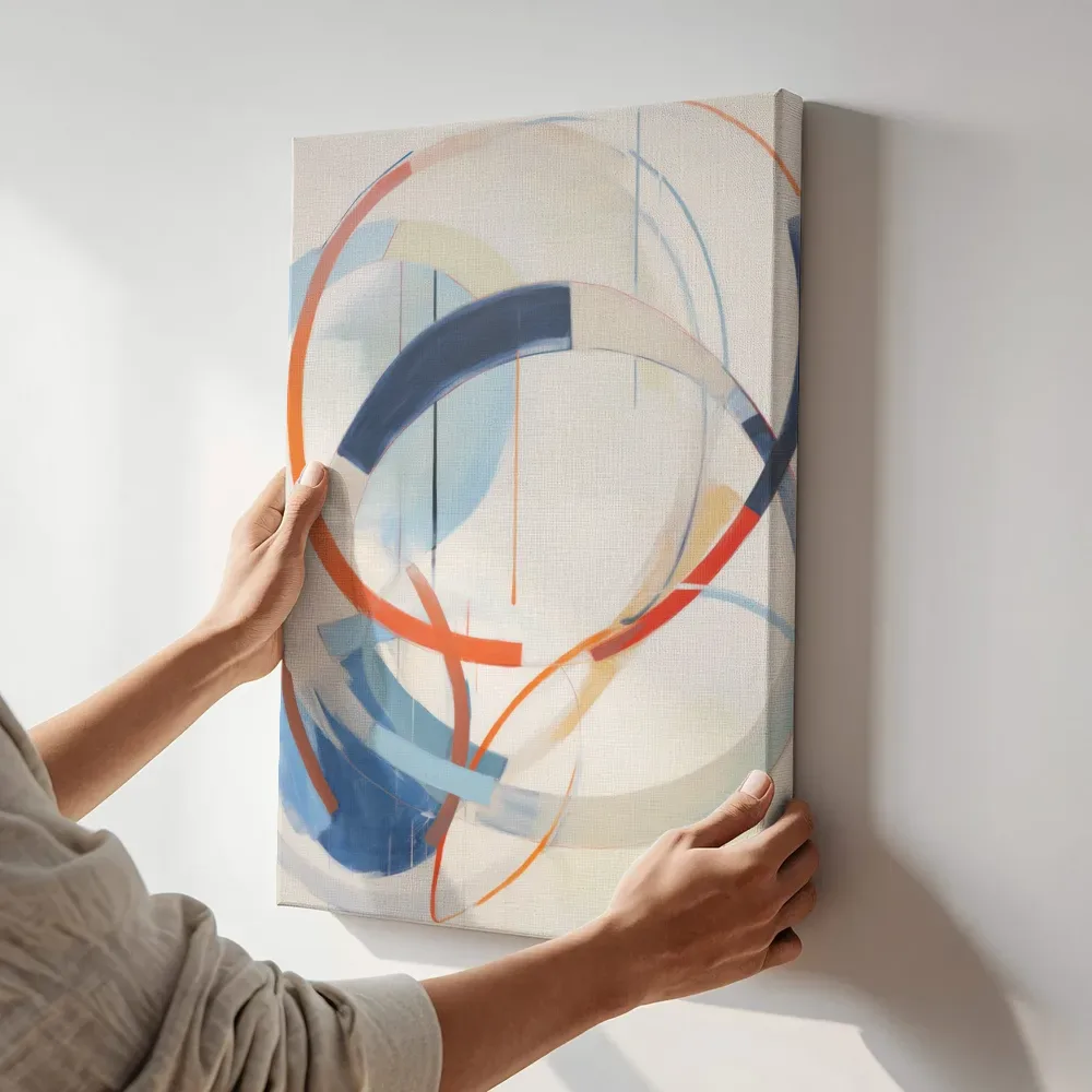 Sfeerimpressie: Gebogen banden in blauw en oranje terwijl het aan de muur wordt gehangen